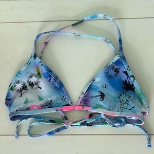 Jolyn Triangle Top — Patterned